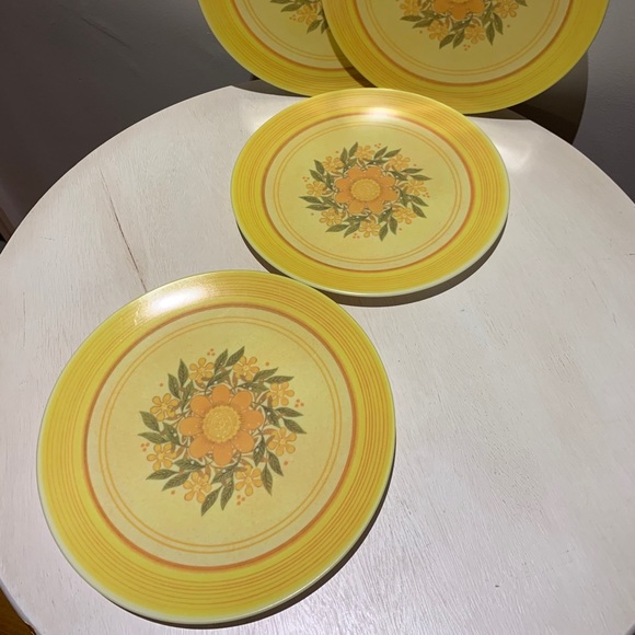 SOLD🚫 Vtg 60s Genuine Melamine Dinner Plates - Picture 8 of 9